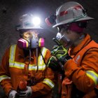 Labor. Dos trabajadores de las minas en Chile en su trabajo de cada día.