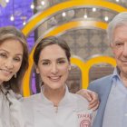 Tamara con su madre y el escritor.