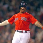 El pelotero dominicano seguirá en el novena de Boston.