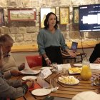 Exposición. La presidenta del gremio, María Samaniego, explicó parte del funcionamiento de la web