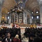 El papa Francisco preside la Misa de Epifanía por los Reyes Magos en la Basílica de San Pedro, Ciudad del Vaticano, el 6 de enero de 2023.