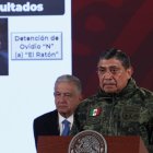 El secretario de la Defensa Nacional, Luis Cresencio Sandoval, habla hoy, durante una conferencia de prensa matutina en el Palacio Nacional de Ciudad de México (México). EFE/ José Méndez
