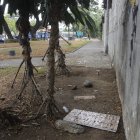Panorama. En los bajos de la ciudadela La Fuente quedan vestigios de las covachas que se instalaron en el sector.