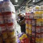 Mercado. Uno de los locales en la Caraguay donde venden yogur.