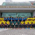 La selección nacional se tomó la tradicional fotografía oficial antes de su viaje a Colombia para defender la corona.