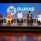 El primer bloque de candidatos a la Prefectura del Guayas debate en el Teatro Centro de Arte.