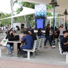Estudiantes en la plazoleta central de la ciudadela universitaria. La Universidad de Guayaquil anunció la fecha de inicio de las inscripciones 2023.