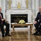 Foto de archivo (19/06/2018) del presidente ruso, Vladímir Putin (i), y su homólogo bielorruso, Alexander Lukashenko (d), durante una reunión en Minsk (Bielorrusia). EFE/ Ekaterina Shtukina / Sputnik