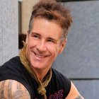 Fernando Carillo (57) es uno de los participantes del reality argentino El hotel de los famosos.