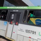 Autobuses con manifestantes detenidos tras los ataques a edificios gubernamentales en Brasil, son trasladados de la Academia de la Policía Federal hacia la prisión de Papuda, en Brasilia (Brasil). EFE/André Coelho
