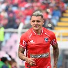 Carlos Garcés, delantero ecuatoriano del Cienciano, durante su presentación en Perú.