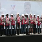 Los doce jugadores que llegaron a los albos recibieron el cariño de los hinchas de Liga de Quito.