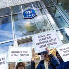 En las afueras de la Federación Francesa de Fútbol hubo protestas por parte de varias interesados en la salida de Noel Le Graet.