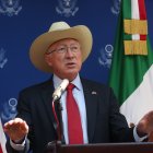 El embajador de Estados Unidos en México, Ken Salazar, habla durante una rueda de prensa hoy, en la Ciudad de México (México). EFE/Sáshenka Gutiérrez