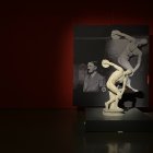 Vista del "Discobolo Lancellotti", una apreciada réplica de la escultura homónima de Mirón que fue cedida a Adolf Hitler en 1938 y permaneció en Mónaco hasta 1948, en la muestra "Arte Liberata 1937-1947", abierta hasta el 10 de abril en las Escuderías del Palacio del Quirinal de Roma, la sede de la presidencia de la República italiana.