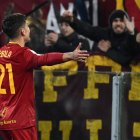 Paulo Dybala celebra su gol con la Roma ante el Genova.
