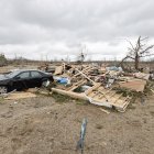Vista de los daños causador por un tornado en el condado de Autauga en Pine Level, Alabama, Estados Unidos, este 13 de enero de 2023. EFE/Erik S. Lesser