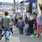El comercio formal en el Centro de la ciudad se ve afectado por el informal.