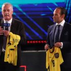 Francisco Egas (i), presidente de la FEF, calificó de exitoso el proceso con el técnico argentino Gustavo Alfaro (d).