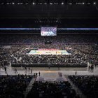 Los aficionados que coparon el cotejo entre los Golden State Warriors y los San Antonio Spurs, en el estadio Alamodome, en San Antonio.