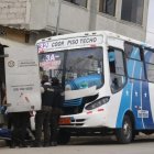 Al sitio llegaron agentes policiales para iniciar con las investigaciones de este hecho violento.