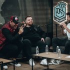 Gerard romero (i), Ibai Llanos (c) y Gerard Piqué (d) en el "Chup Chup", un programa de charla y tertulia entre los "streamers" y presidentes de la Kings League