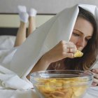 Comer dos horas antes de ir a la cama  es lo aocnsejable