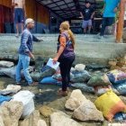 Santa Elena. Autoridades revisaron los daños causados por el oleaje.