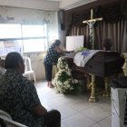 El hombre está siendo velado este miércoles, en el que se encuentran sus parientes y conocidos.