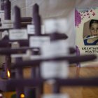 .- Vista hoy del retrato de una víctima de feminicidio durante una rueda de prensa de la Asociación Latinoamericana para el Desarrollo Alternativo (ALDEA), en Quito (Ecuador).