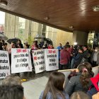 Plantón. Un grupo de avicultores fuera del Ministerio de Agricultura.