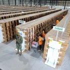 Referencia. Las autoridades del CNE realizaron un recorrido para verificar los procesos que garanticen la distribución segura de los paquetes electorales