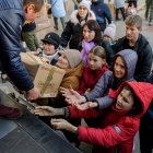 Fotografía de archivo de entrega de ayuda humanitaria en la ciudad ucraniana de Jersón.