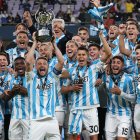 La escuadra de Racing  festejando el título en Abu Dhabi.