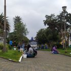 El césped estaba desbordado lo que facilitaba que los indigentes, pero también los delincuentes, se camuflen.