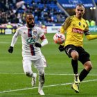 Alexander Lacazette se lució con un hat-trick para darle la victoria 3-0 al Olympique de Lyon sobre el modesto Chambery de National (Quinta División) en la Copa de Francia.