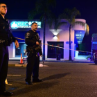 Personal de la policía llegó al sitio para vigilarlo