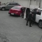 En un video difundido en redes sociales se observa el momento en que intentar secuestrar a un hombre.