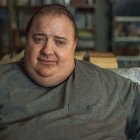 Brendan Fraser caracteriza a un maestro con obesidad mórbida.