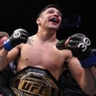 Brandon Moreno tras ser declarado campeón mundial de peso mosca UFC.