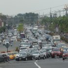 La Puntilla. En las denominadas horas pico, el tráfico vehicular en La Puntilla se vuelve un ‘infierno’ para quienes ingresan o salen del sector.