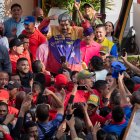 El presidente de Venezuela, Nicolás Maduro, acompaña una manifestación de simpatizantes del oficialismo /