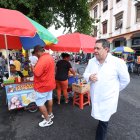 El candidato a la Alcaldía de Guayaquil visitó las inmediaciones del mercado Cuatro Manzanas.