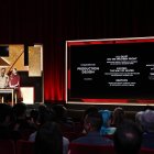 Ahmed (L) y Allison Williams (R) anuncian las nominaciones a los Premios de la Academia al mejor diseño de producción en la ceremonia de nominación de los Premios de la Academia número 95 en el Teatro Samuel Goldwyn en Beverly Hills, California, EE. UU., el 24 de enero de 2023.