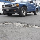 Moradores denuncian huecos en la calle José Mascote, a la altura de la Piscina Olímpica