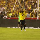Ronaldinho jugó con la camiseta 91 de Barcelona Sporting Club.