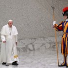 El papa Francisco a su llegada a la audiencia general de este 25 de enero en el Vaticano.