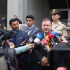 El ministro del Interior, Juan Zapata, brindó detalles del informe afuera de la Fiscalía.