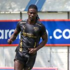 Ricardo Adé llegó para liderar la renovada defensa de Liga de Quito. Quiere aportar con su experiencia.