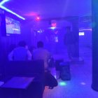 Bar.  En algunas calles hay hasta 12 bares “de mala muerte”.